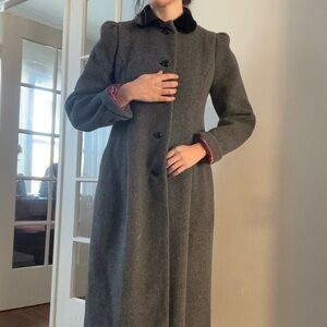 Vintage Gray Long peacoat with Black Collar